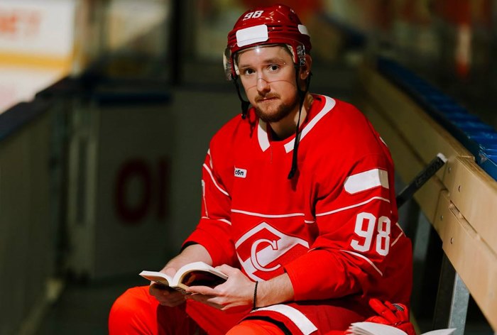 Изображение к «Спартак» и «Читай-город» объединились для популяризации чтения среди мужчин